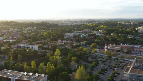 La-Mosson-Nachbarschaft-Luftaufnahme-Grüne-Bäume-Montpellier-Sonnenuntergang